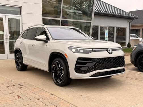 2025 Volkswagen Tiguan 2.0T SE R-Line Black