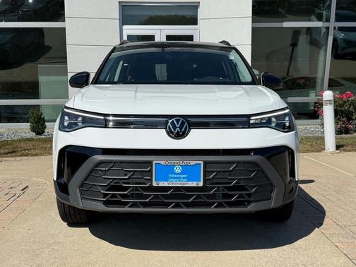 2025 Volkswagen Taos 1.5T SE Black