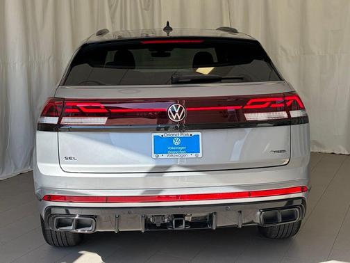 Silver Mist Metallic 2025 Volkswagen Atlas Cross Sport 2.0T SEL R-Line Black