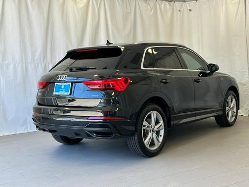 2022 Audi Q3 45 S line Premium
