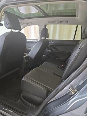 Platinum Gray Metallic 2023 Volkswagen Tiguan 2.0T SE