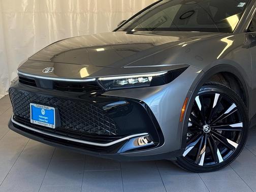 2023 Toyota Crown Platinum