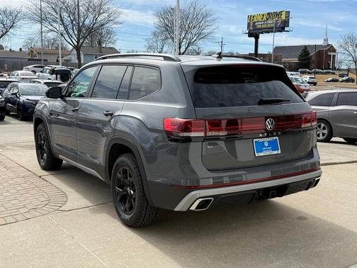 2025 Volkswagen Atlas 2.0T Peak Edition