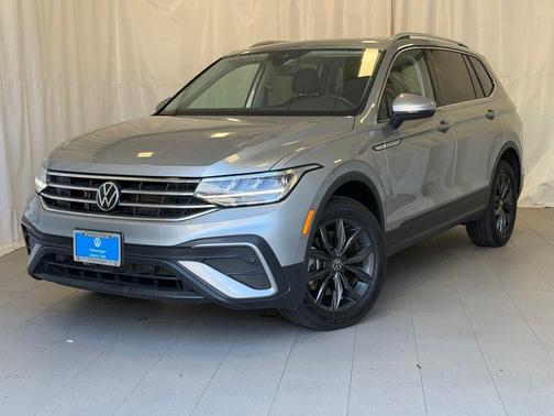 Pyrite Silver Metallic 2023 Volkswagen Tiguan 2.0T SE