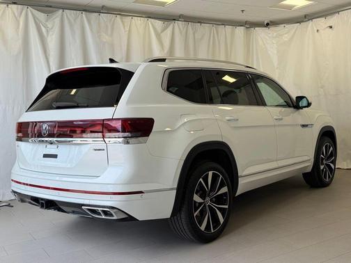 Opal White Pearl 2026 Volkswagen Atlas 2.0T SEL Premium R-Line