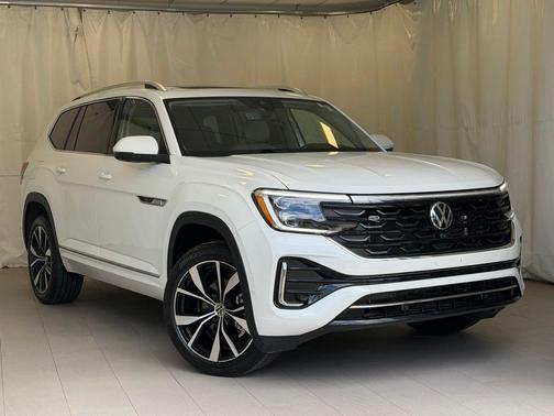 Opal White Pearl 2026 Volkswagen Atlas 2.0T SEL Premium R-Line