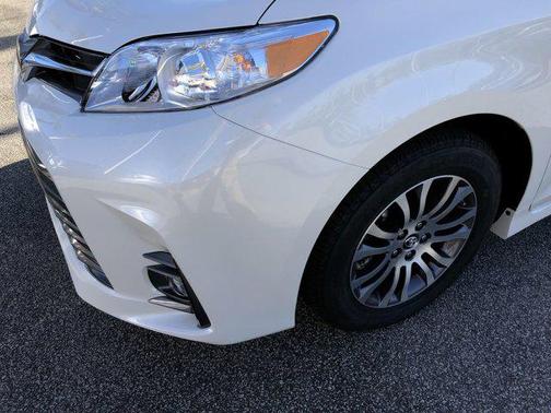 2019 Toyota Sienna XLE