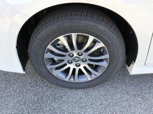 2019 Toyota Sienna XLE