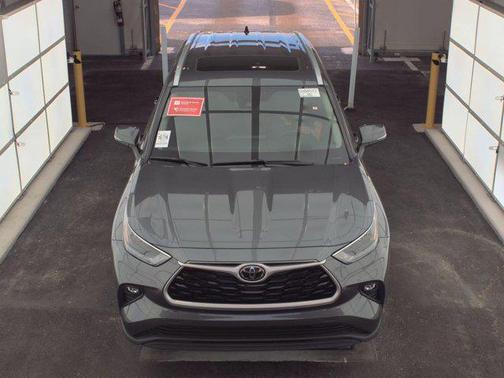 Magnetic Gray Metallic 2023 Toyota Highlander XLE