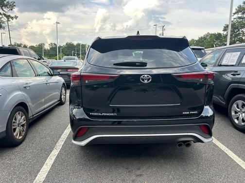 Midnight Black Metallic 2025 Toyota Highlander XSE
