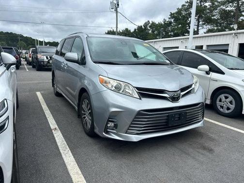 2018 Toyota Sienna XLE
