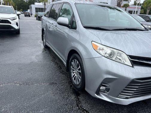 2018 Toyota Sienna XLE