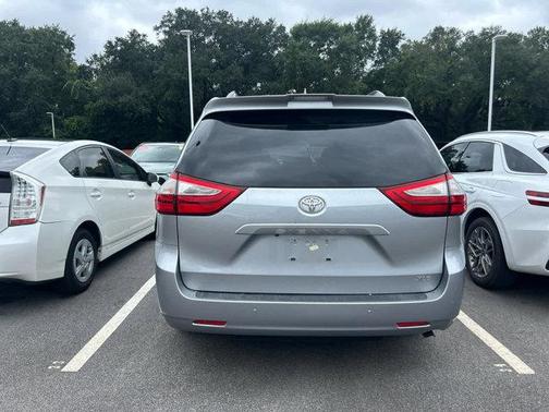 2018 Toyota Sienna XLE