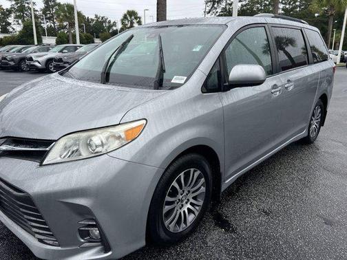 2018 Toyota Sienna XLE
