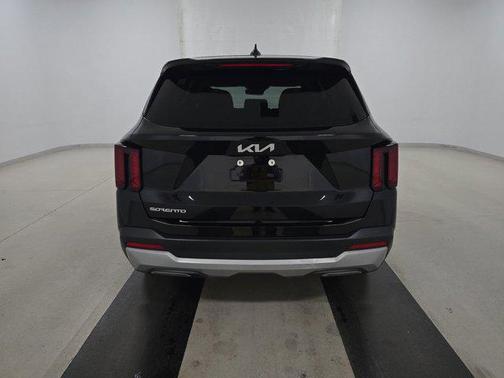 2025 Kia Sorento LX