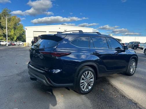 2025 Toyota Highlander Platinum