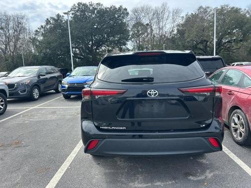 2024 Toyota Highlander LE