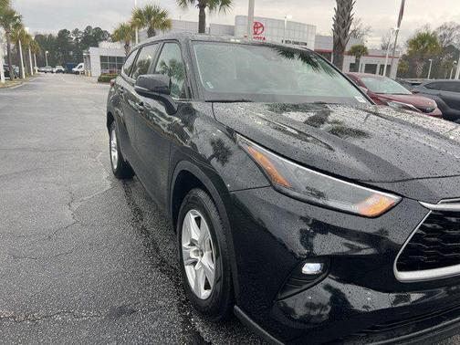 2024 Toyota Highlander LE