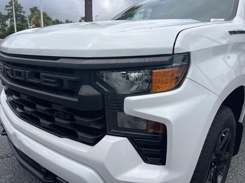 Summit White 2023 Chevrolet Silverado 1500 Custom