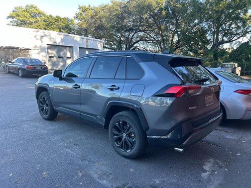2022 Toyota RAV4 Hybrid SE