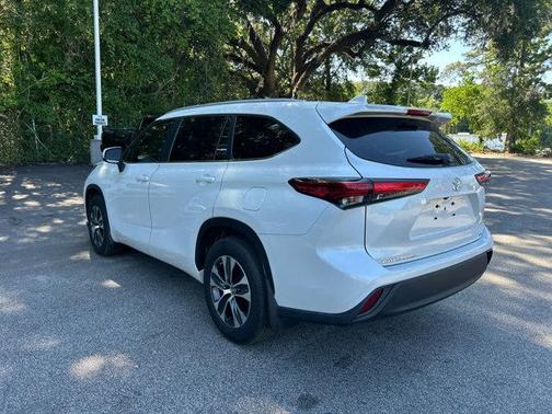 Wind Chill Pearl 2023 Toyota Highlander XLE