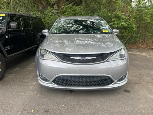 Billet Silver Metallic Clearcoat 2019 Chrysler Pacifica Touring-L Plus