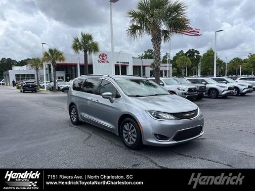 Billet Silver Metallic Clearcoat 2019 Chrysler Pacifica Touring-L Plus