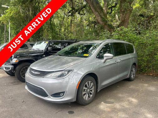 Billet Silver Metallic Clearcoat 2019 Chrysler Pacifica Touring-L Plus