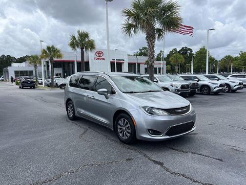 Billet Silver Metallic Clearcoat 2019 Chrysler Pacifica Touring-L Plus