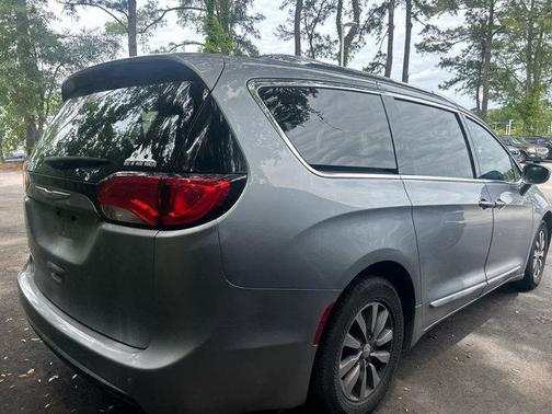 Billet Silver Metallic Clearcoat 2019 Chrysler Pacifica Touring-L Plus