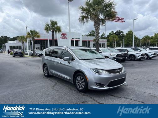 Billet Silver Metallic Clearcoat 2019 Chrysler Pacifica Touring-L Plus