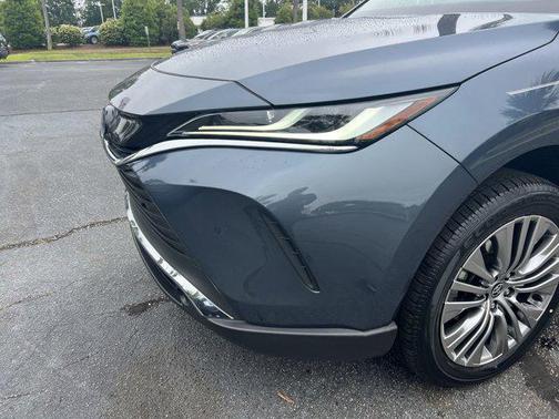 Coastal Gray Metallic 2024 Toyota Venza XLE