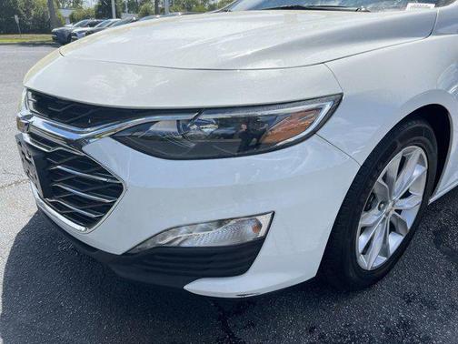 Summit White 2023 Chevrolet Malibu FWD 1LT