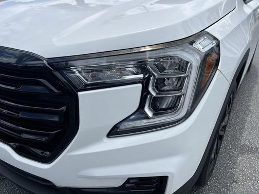 Summit White 2022 GMC Terrain SLE