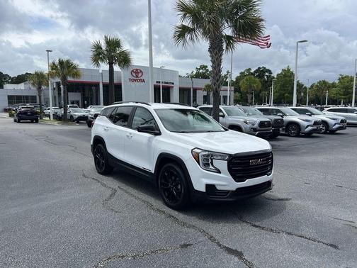 Summit White 2022 GMC Terrain SLE
