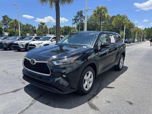 Midnight Black Metallic 2025 Toyota Highlander LE
