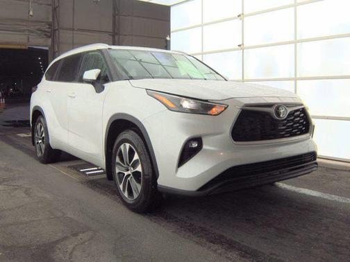 2025 Toyota Highlander XLE
