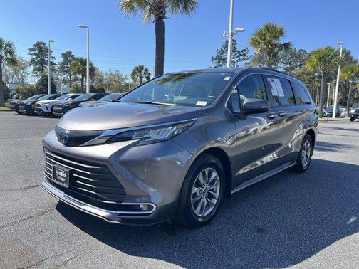 2023 Toyota Sienna XLE