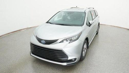 2025 Toyota Sienna XLE