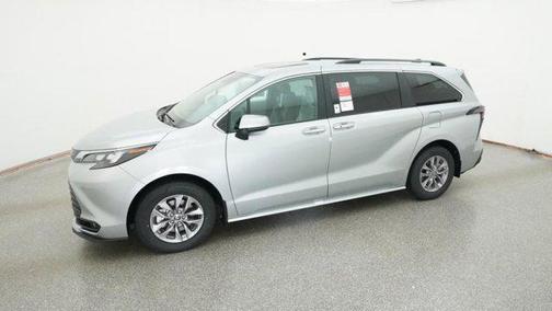 2025 Toyota Sienna XLE