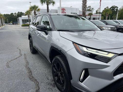 2022 Toyota RAV4 Hybrid SE