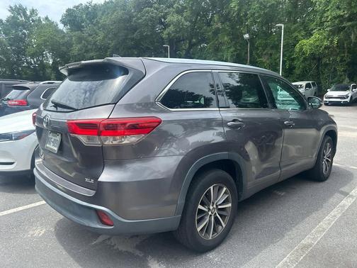 Predawn Gray Mica 2018 Toyota Highlander XLE