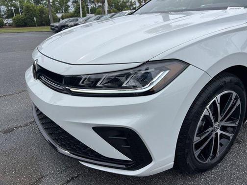 Pure White 2025 Volkswagen Jetta 1.5T Sport