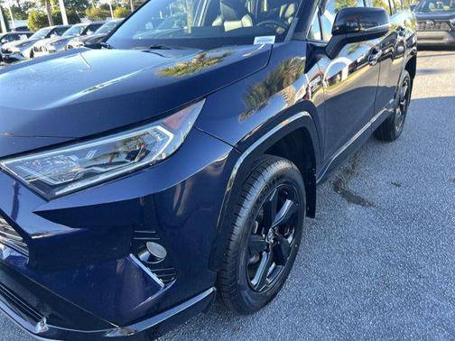 2021 Toyota RAV4 Hybrid SE