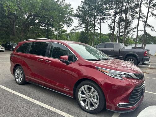 2021 Toyota Sienna Platinum 7 Passenger