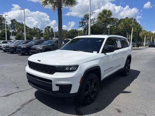Bright White Clearcoat 2023 Jeep Grand Cherokee L Altitude