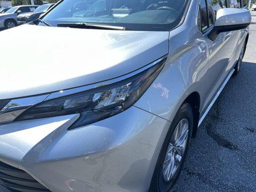 2024 Toyota Sienna XLE 8 Passenger