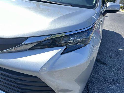 2024 Toyota Sienna XLE 8 Passenger
