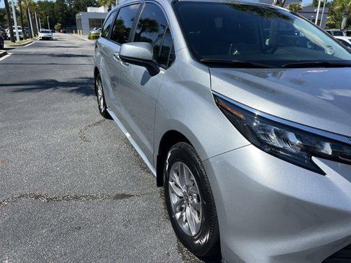 2024 Toyota Sienna XLE 8 Passenger