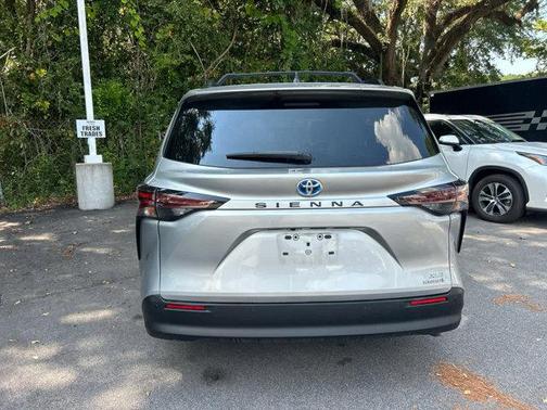 2024 Toyota Sienna XLE 8 Passenger